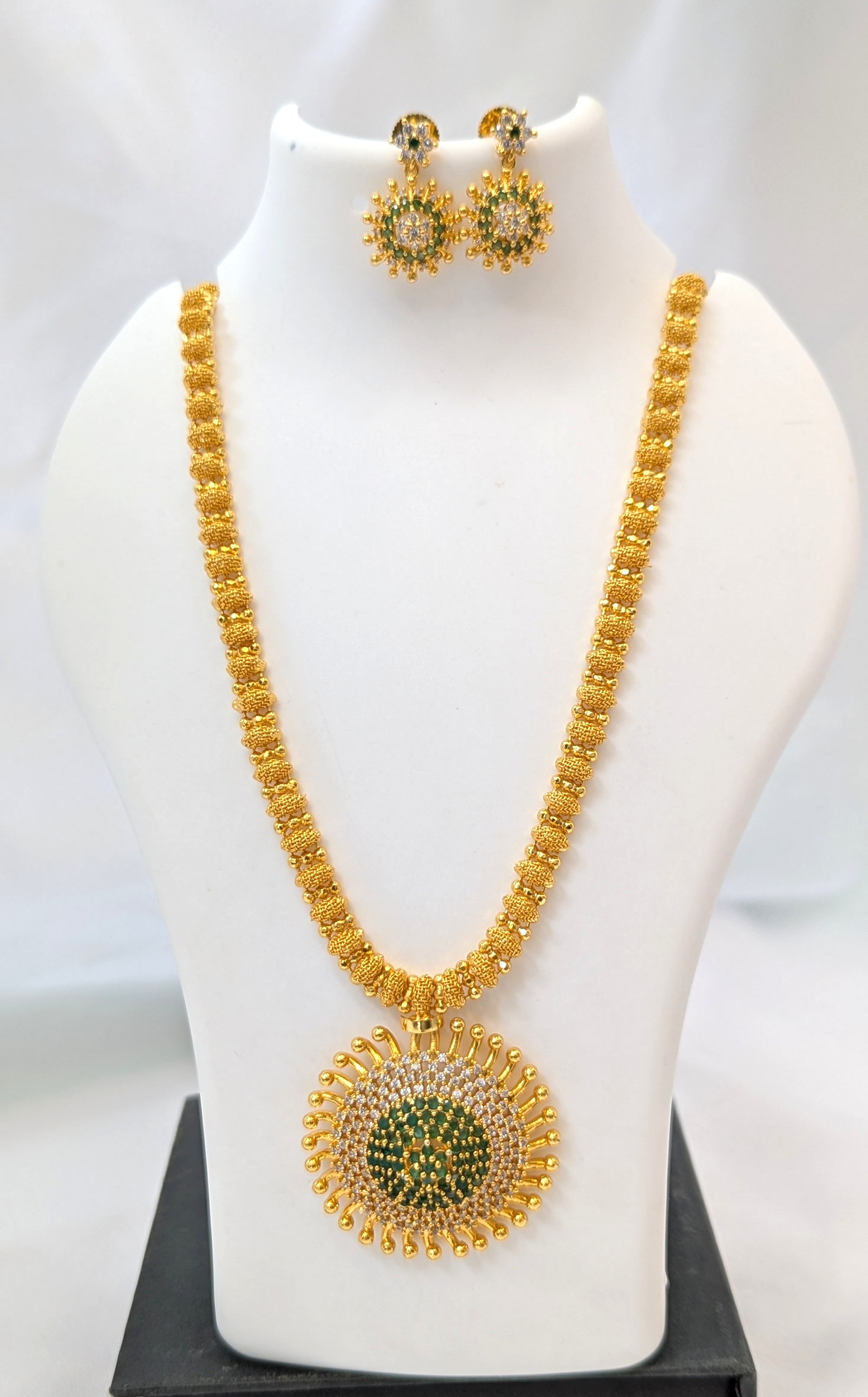 Micro forming necklace set