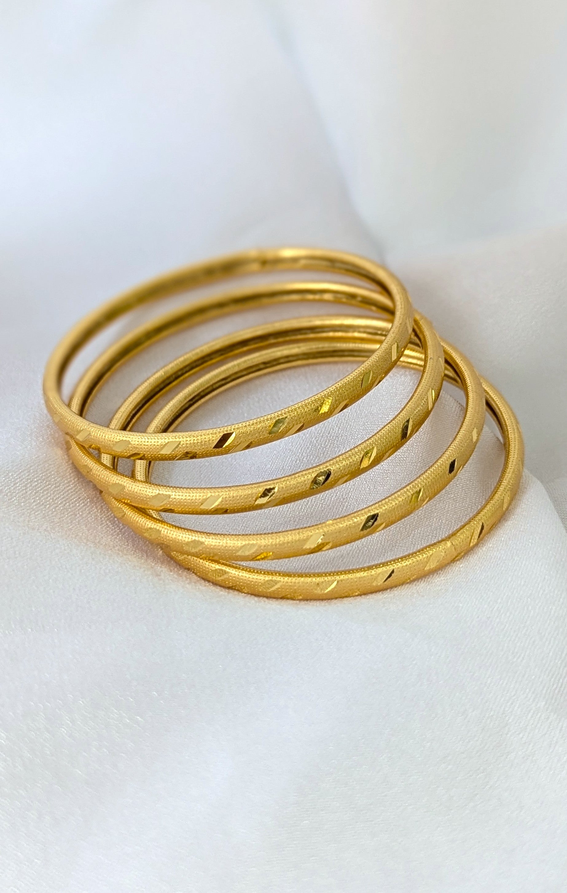Micro bangle