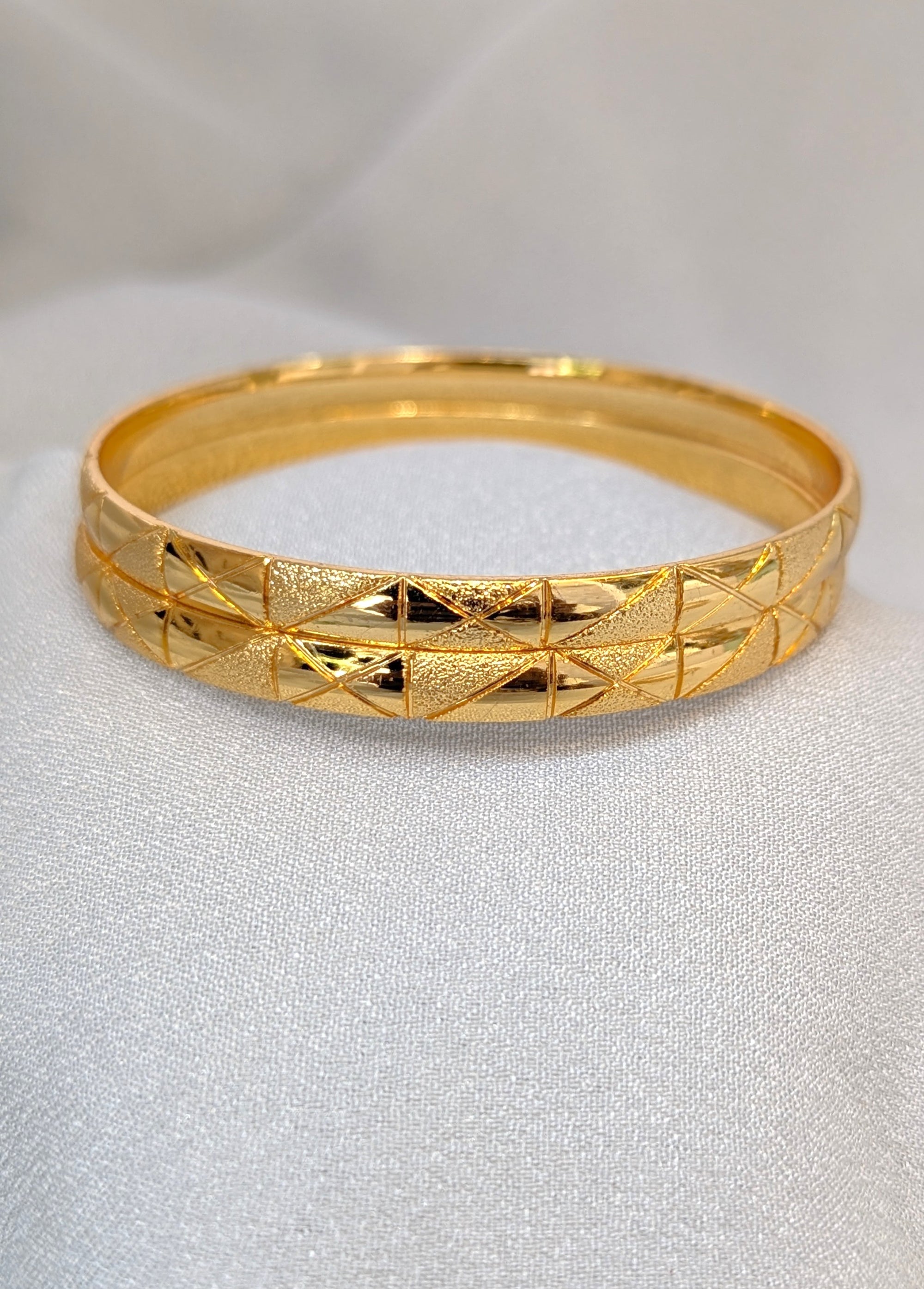 Micro bangle
