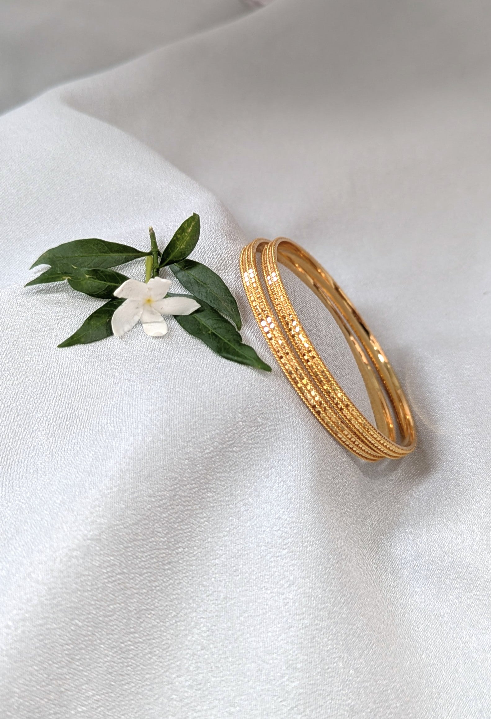 Micro bangle