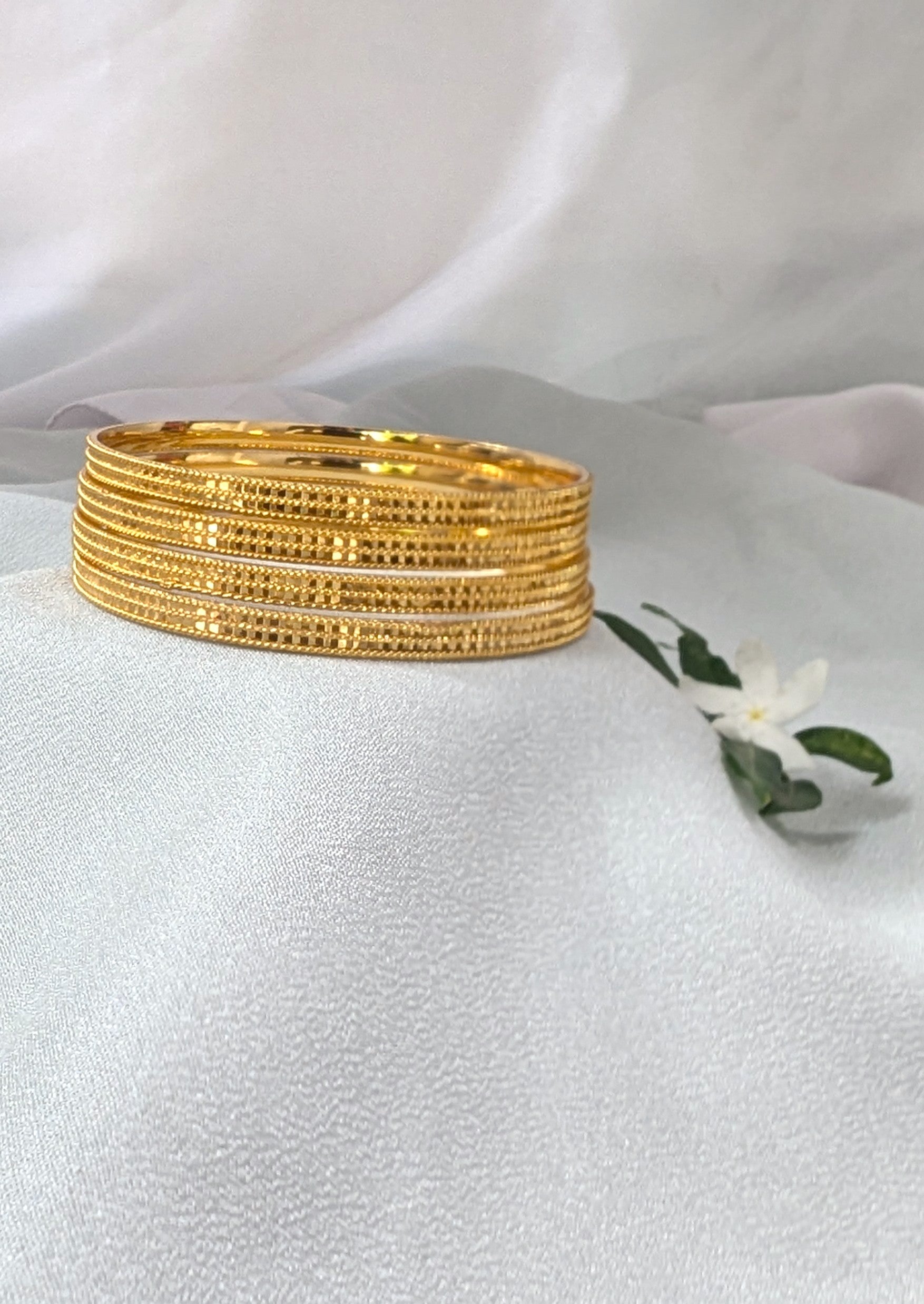 Micro bangle