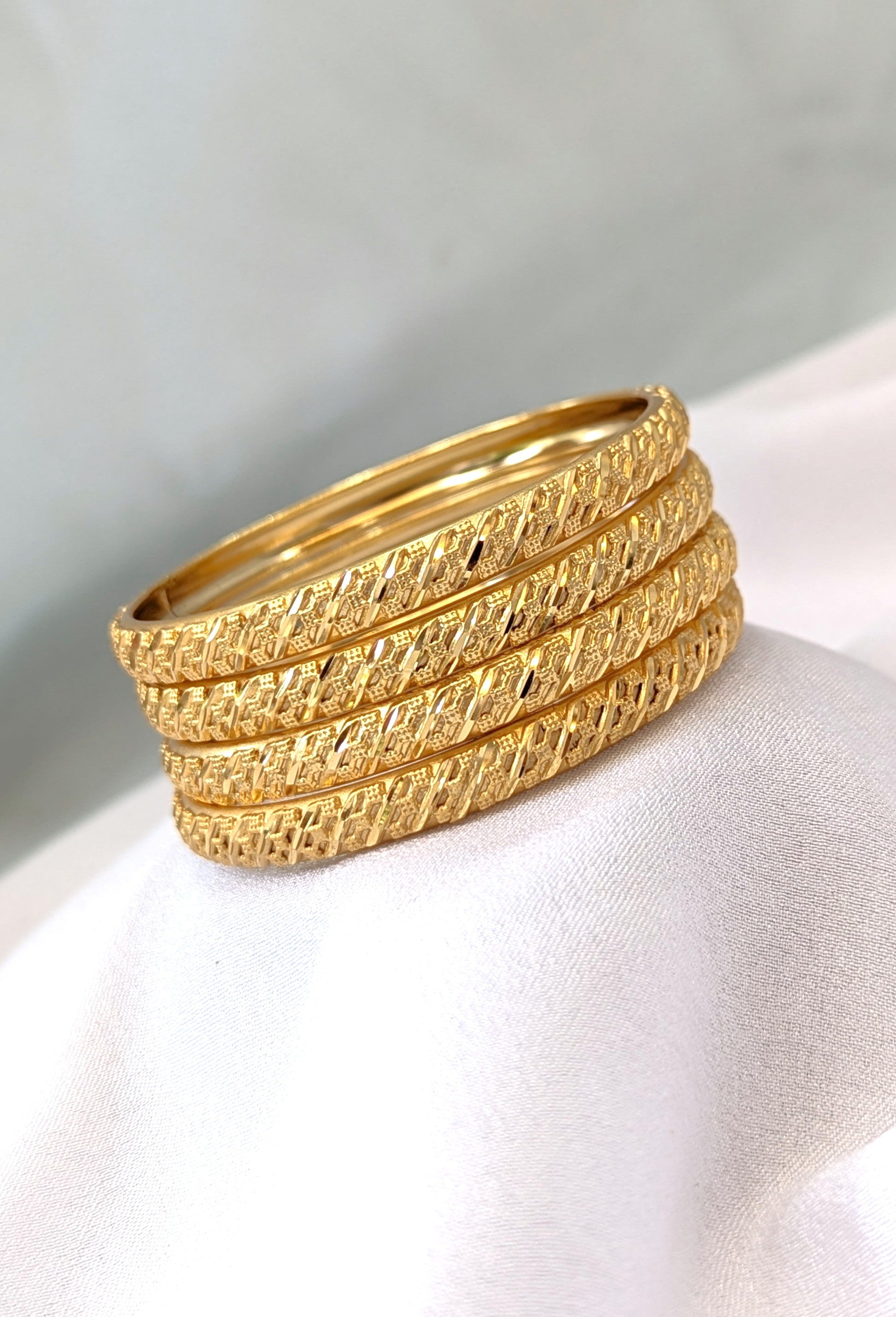 Micro bangle