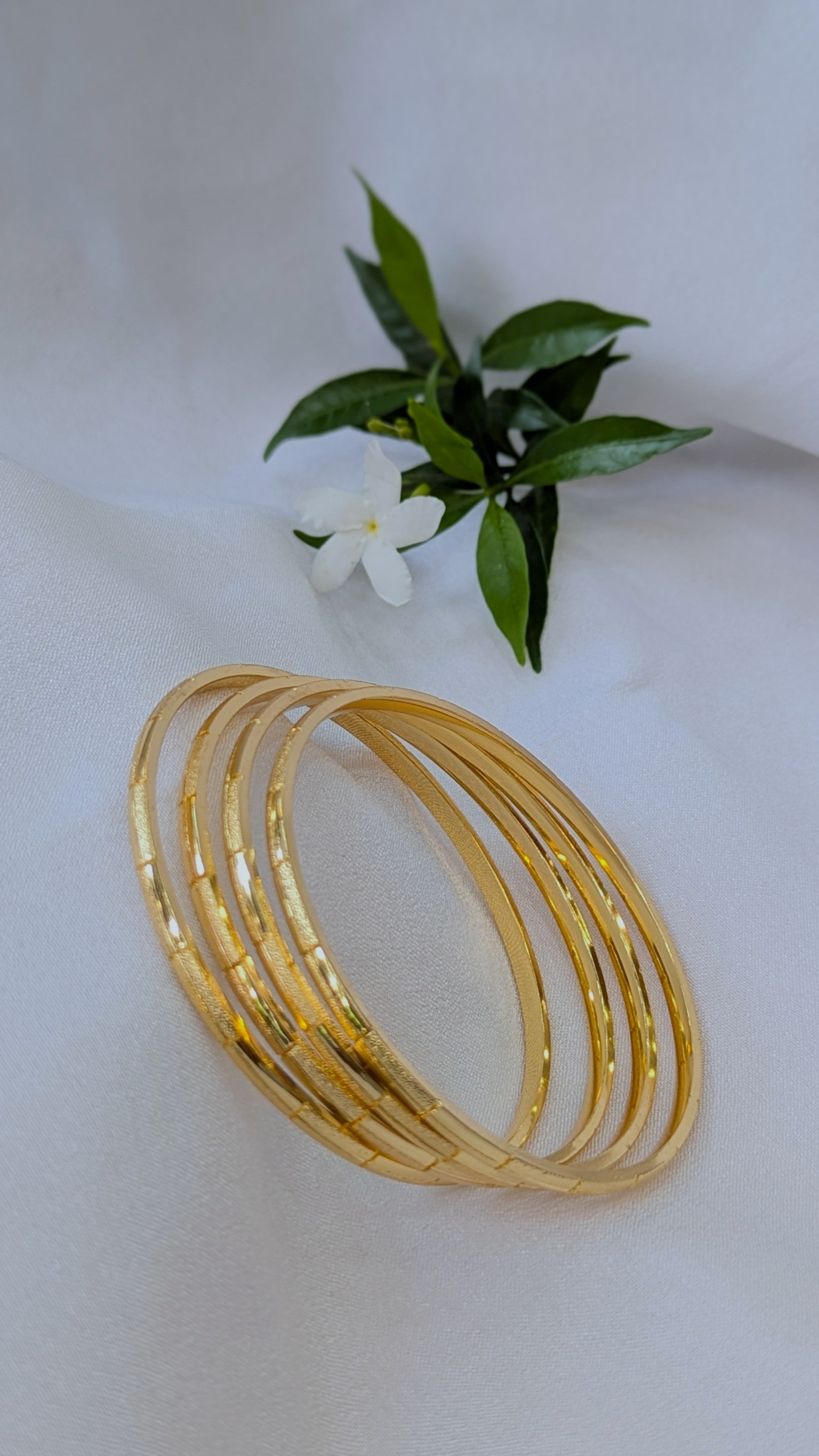 Micro bangle